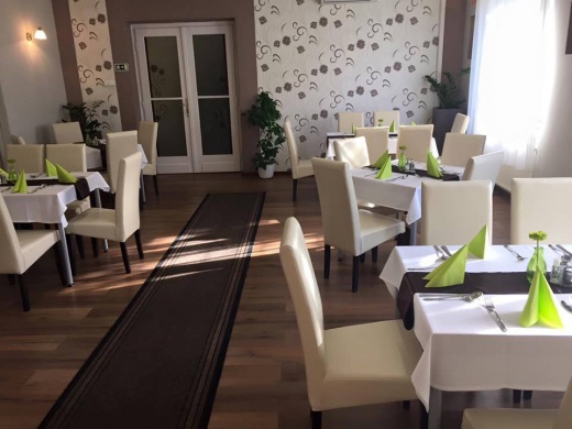 Kastélydomb Kávézó és Étterem Várpalota