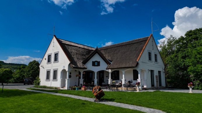 Pura Vida Lakásétterem Zalahaláp