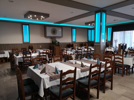 Arany Holló Étterem Tiszaújváros