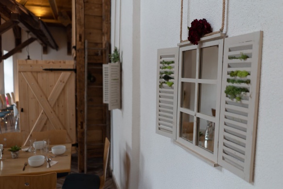 Tejjel Mézzel Étterem Göncruszka