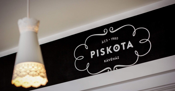 Piskóta Kávéház Ács