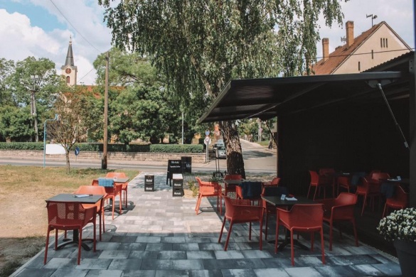 R Coffee & Roastery Rétság