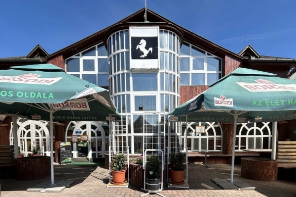 Fehér Ló Vendéglő Gyömöre