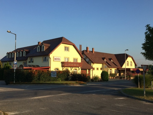 Patyi Étterem és Hotel**