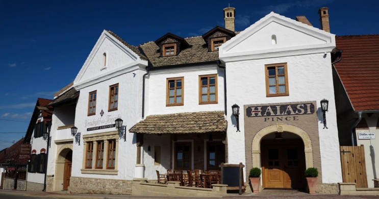 Halasi Pince Panzió Étterem Villány