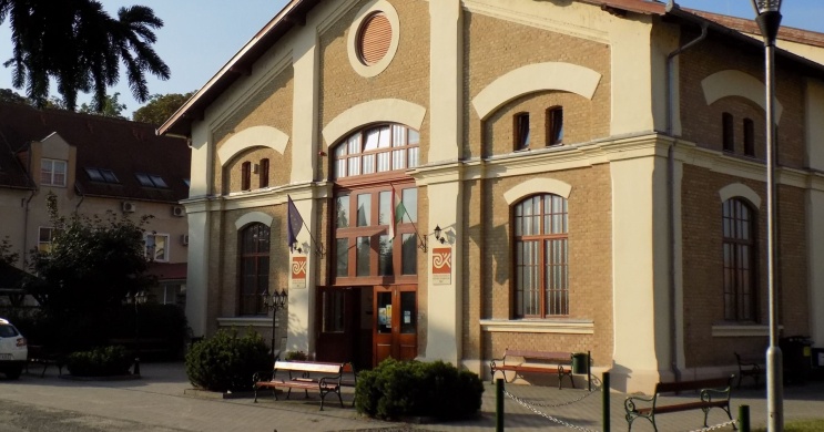 Tolnai Művelődési Központ és Könyvtár