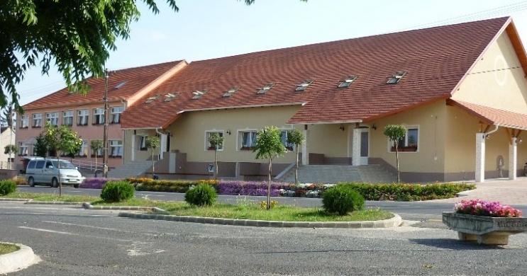 Szabadidőközpont és Könyvtár Fertőszentmiklós