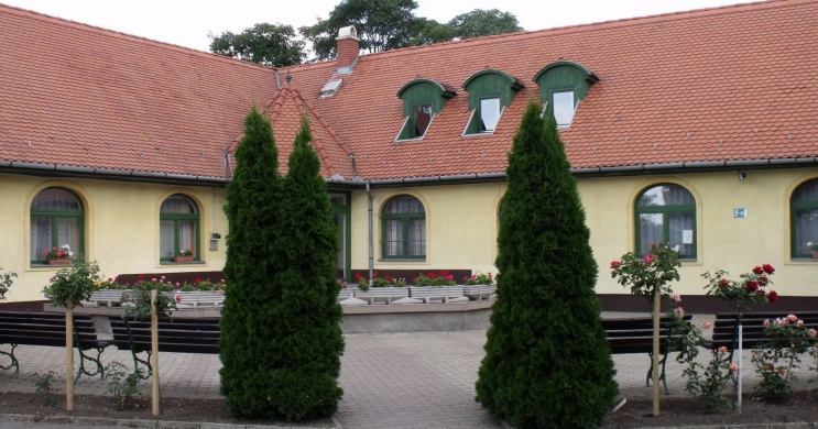 Badacsonytördemici Faluház - Teleház - Könyvtár