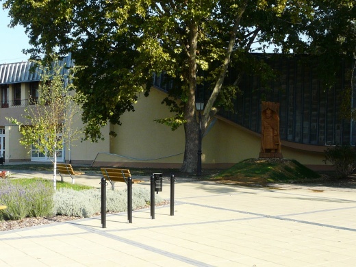 Mácsai Sándor Művelődési Ház és Városi Könyvtár Kaba