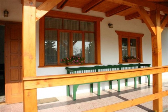 Faluház Tahitótfalu