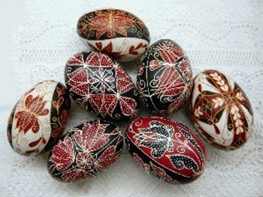 Ádámné Noé Kornélia tojás-mézes népi-iparművész