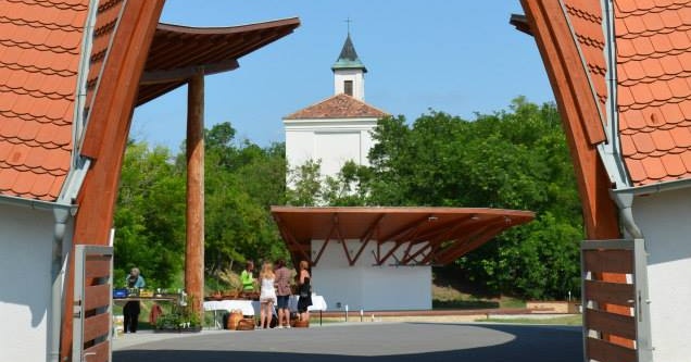 Dinnyési Templomkert Hagyományőrző Turisztikai Központ