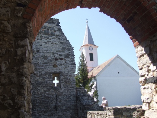 Árpád-kori Templomromok