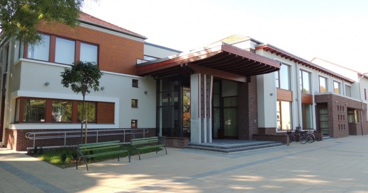 Abonyi Lajos Művelődési Ház, Könyvtár és Múzeumi Kiállítóhely