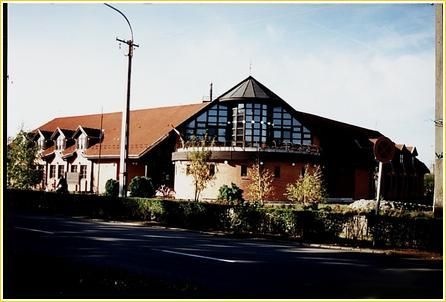 Sinka István Művelődési Központ, Népfőiskola és Városi Könyvtár