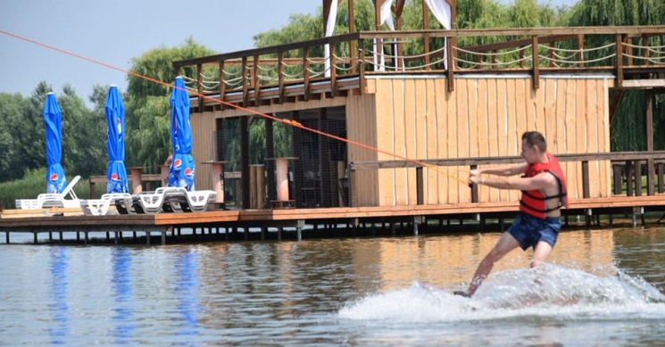 Leveleki wakeboard  és vízisí centrum