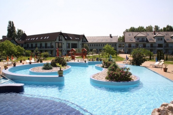Aranykor Wellness Termálfürdő Ballószög