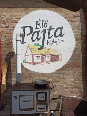 Élő Pajta Kisbajom