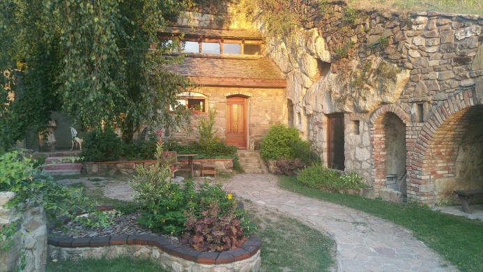 Riolit Barlangszállás Szomolya