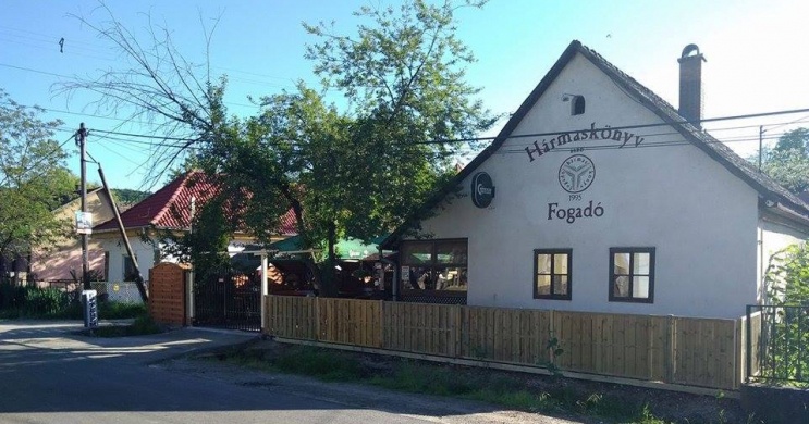 Hármaskönyv Fogadó