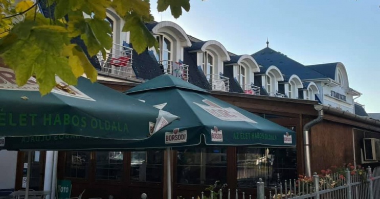 Strand Hotel*** és Étterem Bogács