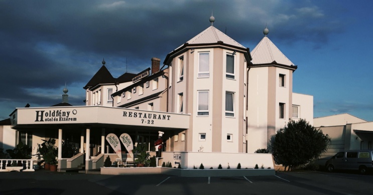 Holdfény Wellness Hotel Forró