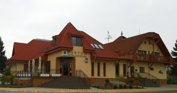 Parton Hotel & Bowling Tiszakécske