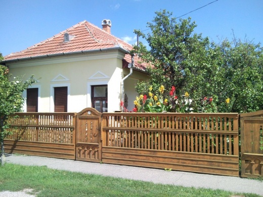 Hidaskapus Vendégházak Mezőkövesd. Rozmaringos Vendégház és Földmíves Gazdaház