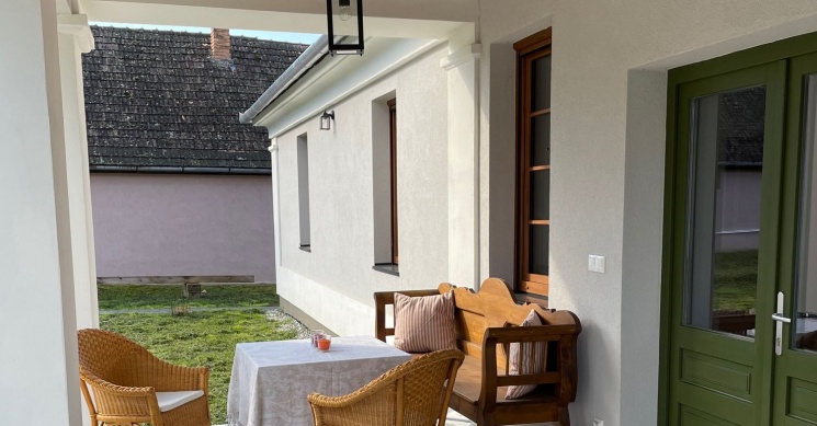 Mézalmácska Vendégház Miklósi