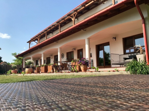 Villa Borka  Abádszalók