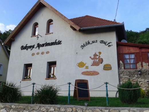 Bakonyi Apartmanház - Mókus Büfé