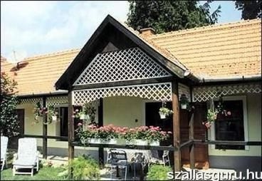 Iskolakert Apartman Sárospatak