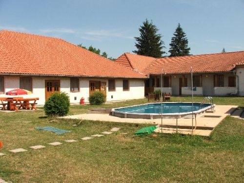 Borostyán Erdei Iskola és Ifjúsági Szállás Dég