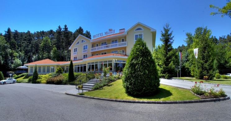 Villa Medici Hotel**** és Étterem Veszprém