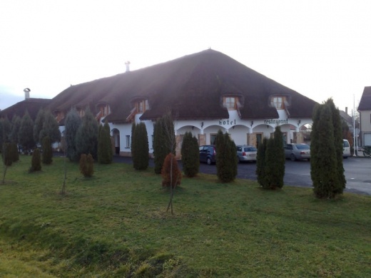 Öreg Halász Panzió és Étterem Tát