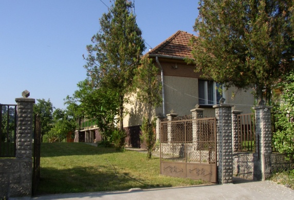 Apoka Vendégház Cered