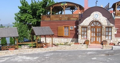 Európa Centruma Pinceborozó és Vendégház