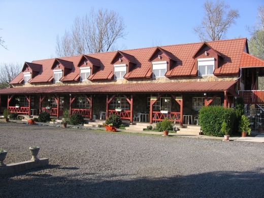 Hernád-Party Üdülőház & Camping Pere