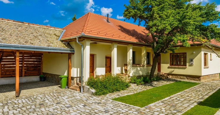 Alsópetényi Vendégházak