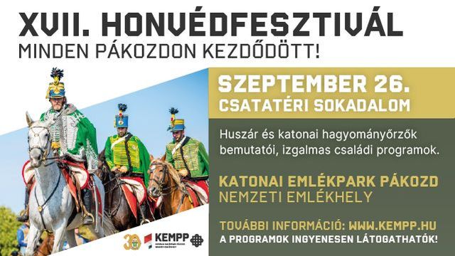 Honvédfesztivál vágtató huszárokkal, csengő kardokkal, durrogó fegyverekkel.