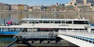 Hajós búcsúztató a Dunán, rendezvényhajó bérlés gyászszertartásokhoz 