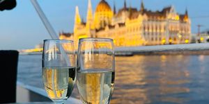 Vacsora hajó Budapest 2026 - Romantikus élményhajózás hagyományos magyar fogásokkal 