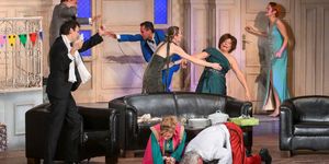 Neil Simon: Pletykafészek 2026 - bohózat a Veres 1 Színház előadásában