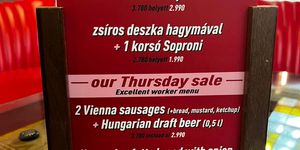 Retró virsli vagy retró zsíros kenyér hagymával és egy korsó sörrel, kiváló dolgozó menüvel várjuk csütörtökönként Retró Bisztrónkban