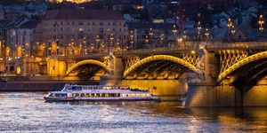 Hajós programok Budapest 2026 - Sétahajók, hop-on városnéző hajók, programhajók 