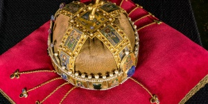 Szent Korona látogatás 2026 Budapesten az Országházban