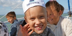 Balatoni osztálykirándulás program, felejthetetlen élményvitorlázás a Phoenix cirkáló fedélzetén