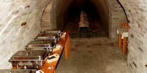 Csapatépítő tréning borkóstoló programmal és közös főzéssel Monoron