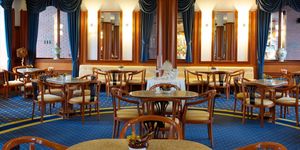 Apicius Étterem és Kávéház Herend