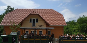 Aranytölgy Vendéglő, Panzió és Kemping Kemence